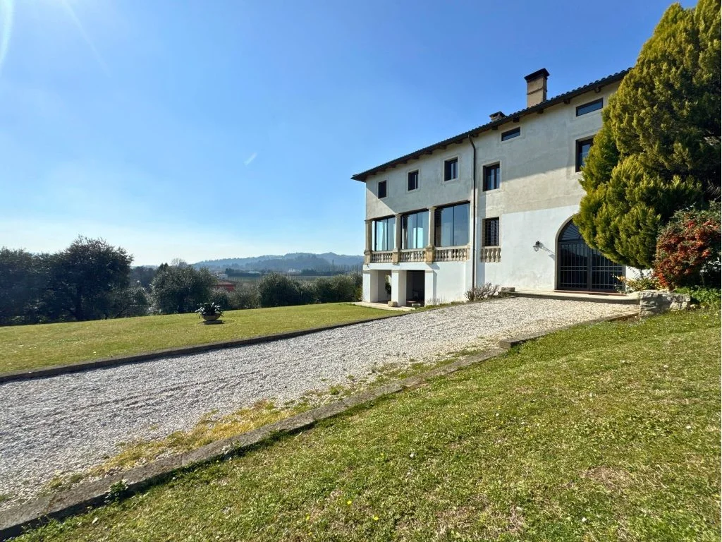 Villa settecentesca con tenuta privata e vigneti a Vicenza